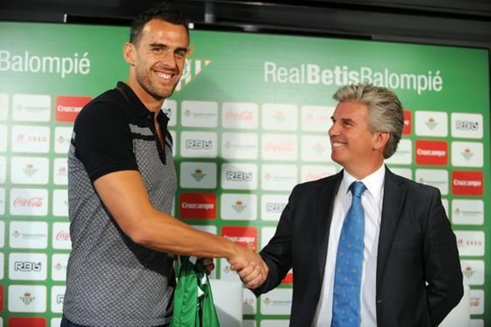 El Betis presenta al nuevo fichaje, el defensa Amaya.

Foto: Antonio Pizarro