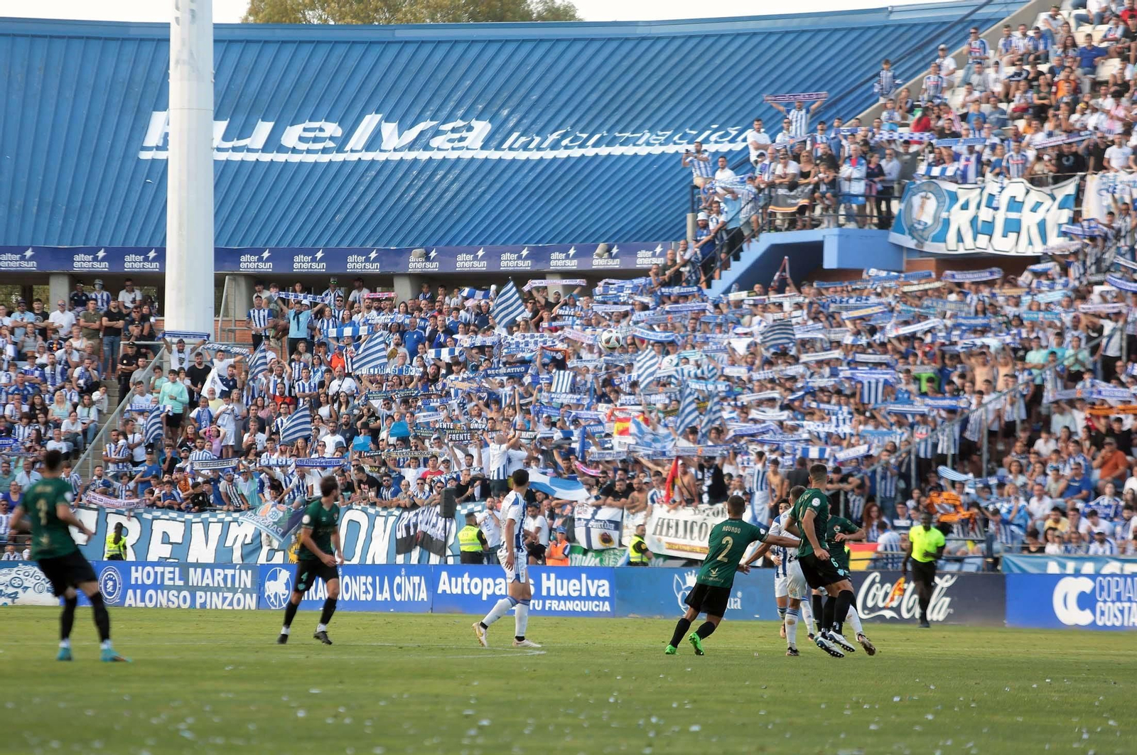 Afición del Recre en el partido del ascenso contra el Cacereño.