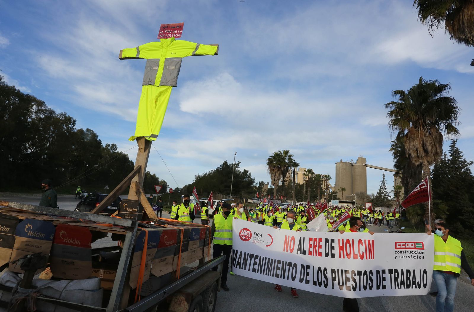 Marcha de los trabajadores contra el ERE de Holcim en Jerez