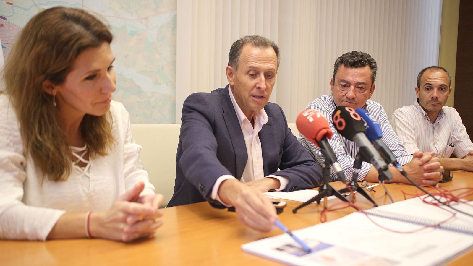 José María Román ofrece los detalles de la reanudación del proyecto en una fotografía de 2017.