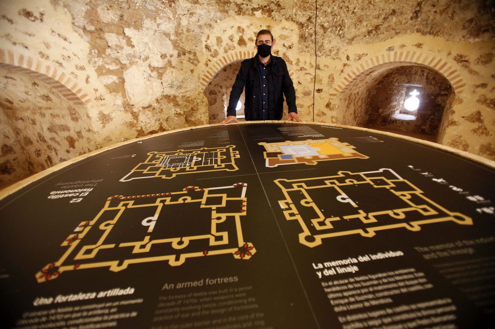 Imágenes de la restauración de la barbacana del castillo de Niebla