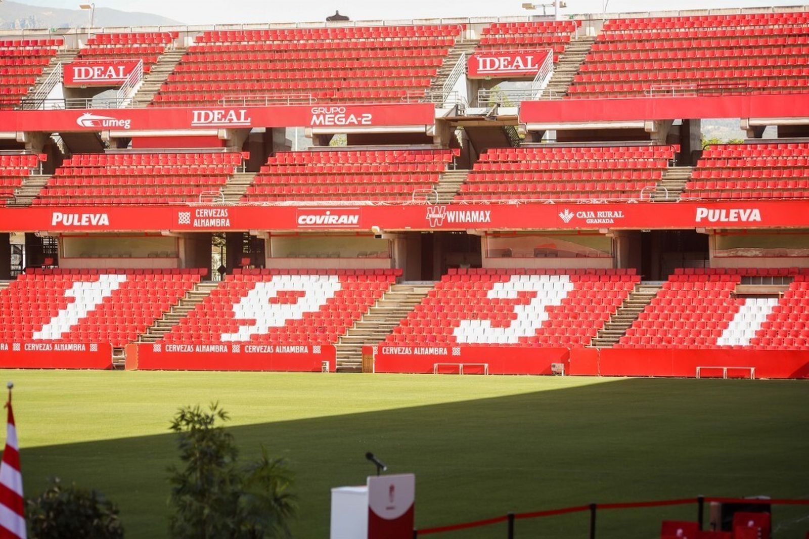 Los Cármenes seguirá siendo gestionado un año más por el Granada CF.