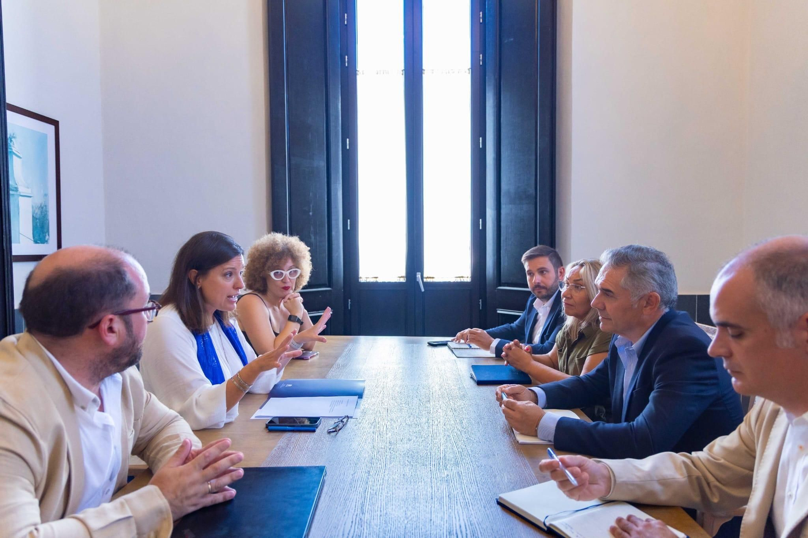 Reunión entre el equipo de gobierno y la nueva junta permenente de la institución cofrade.