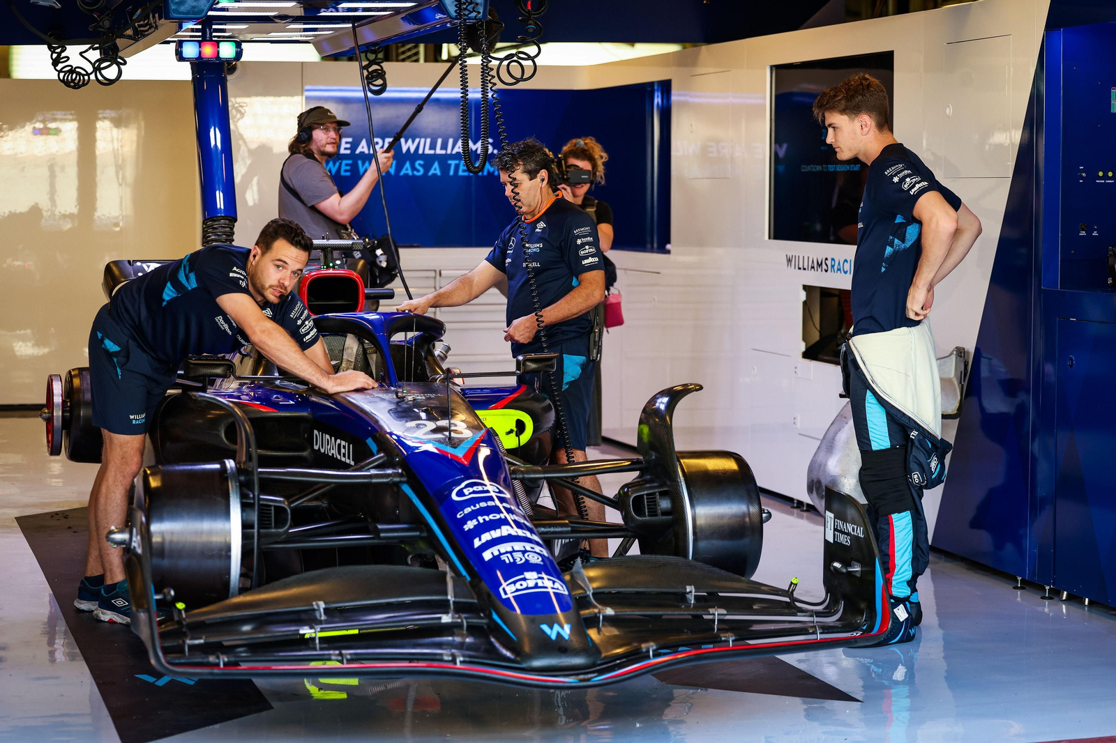 Las escuderías de  Fórmula uno se prueban tras el fin de temporada