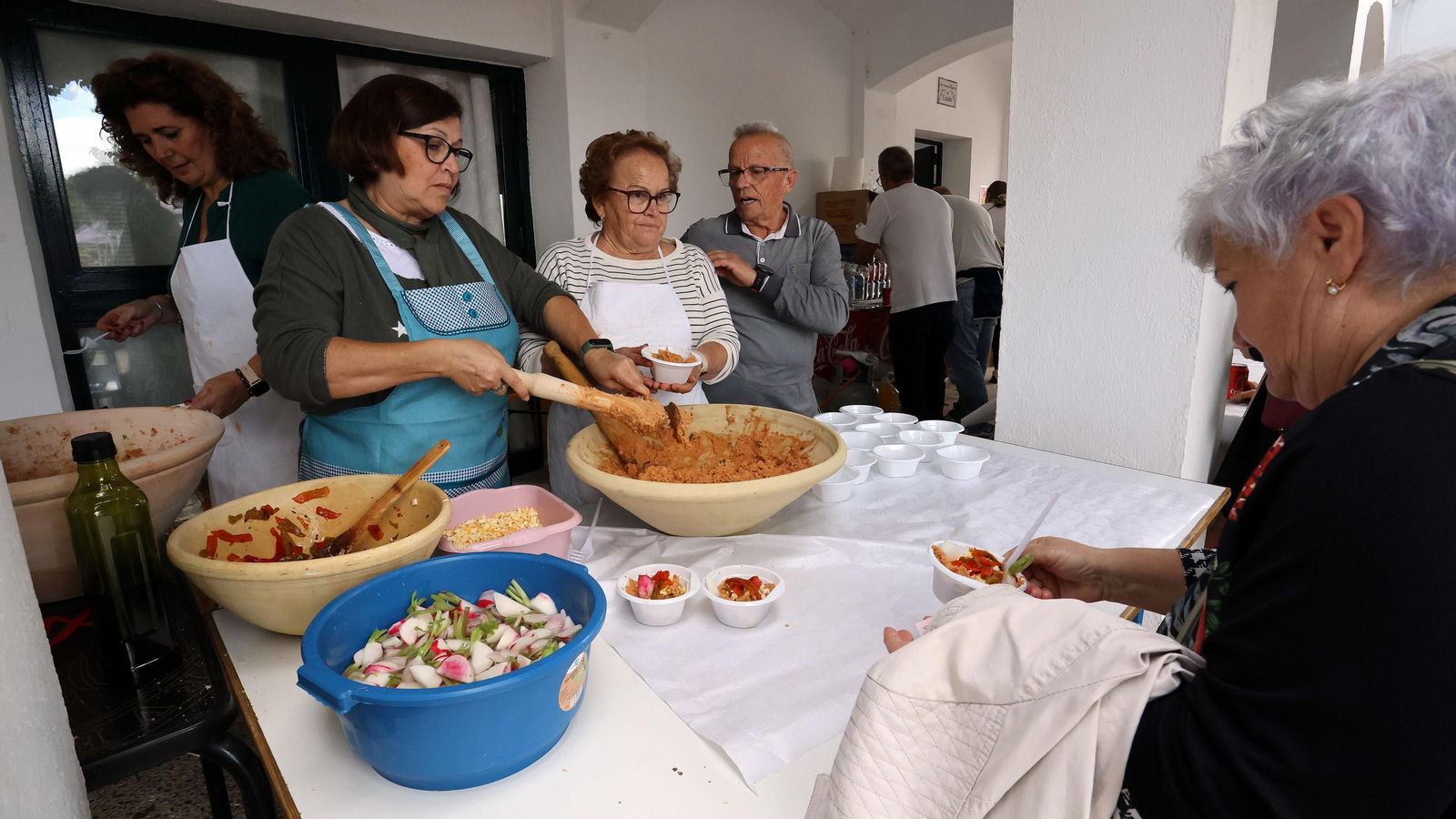 Estella celebra con éxito el II Día del ajo campero y del mosto