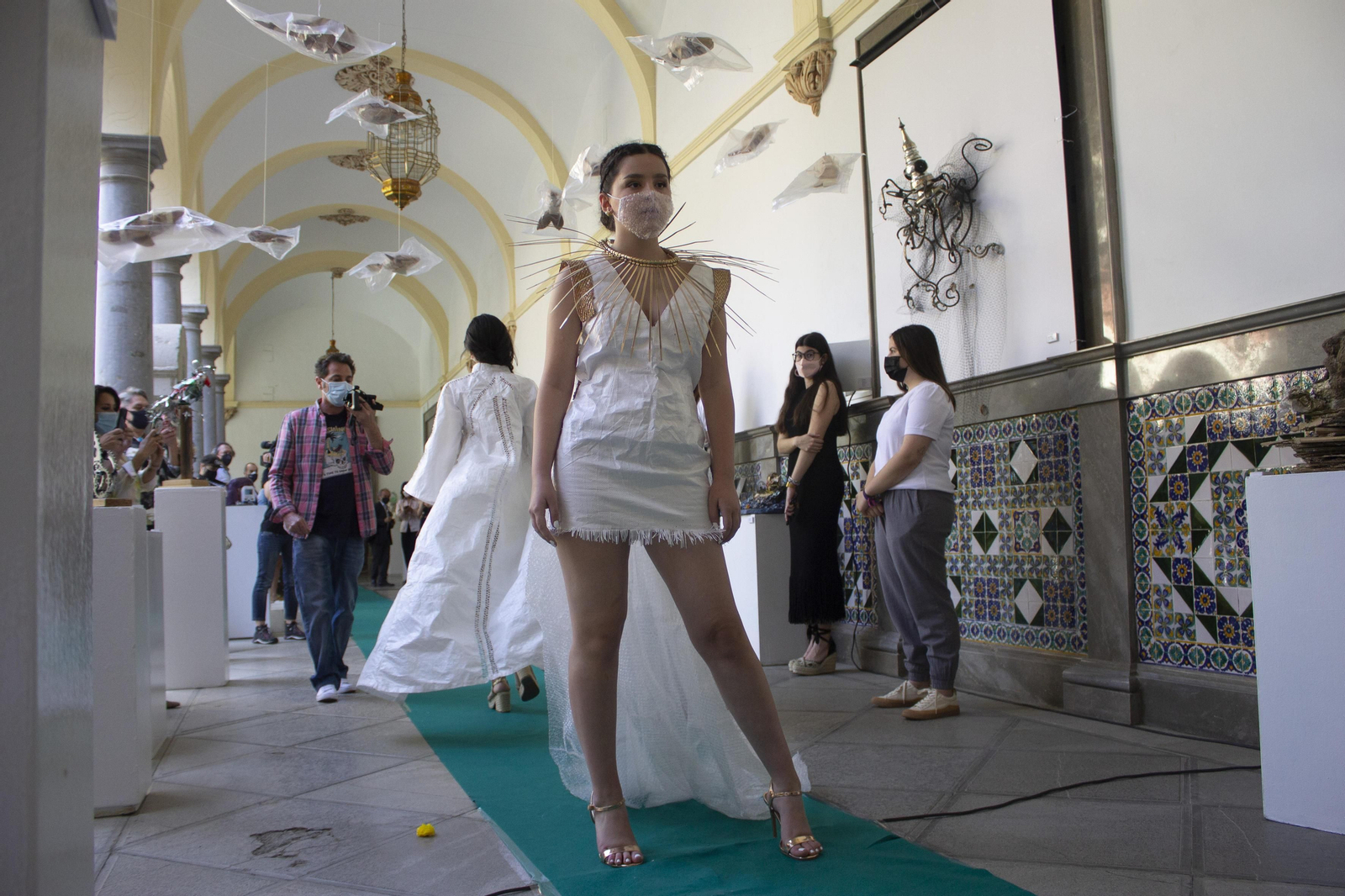 Fotos del desfile de ropa reciclada en Granada