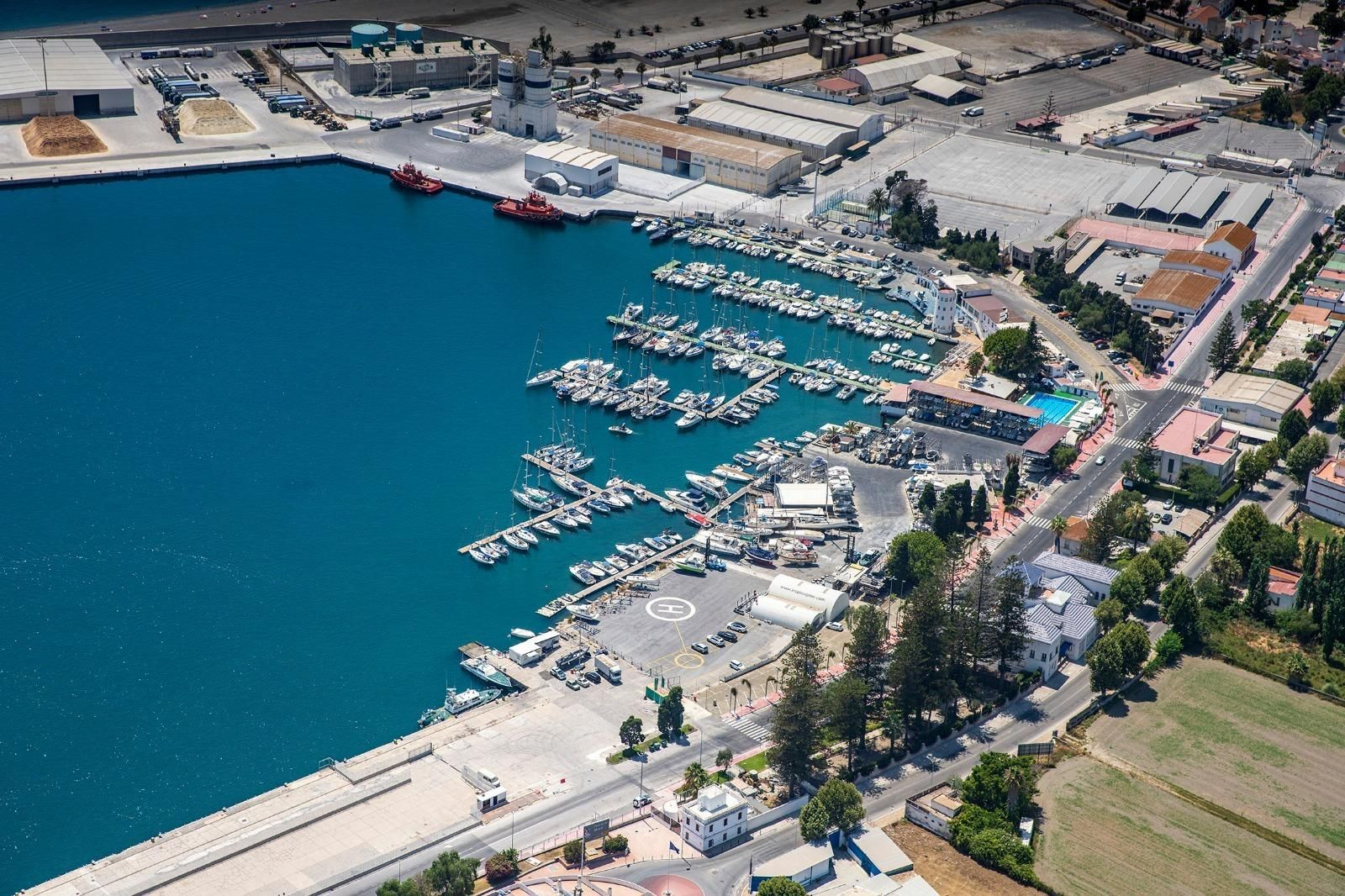 Vista del Puerto de Motril.