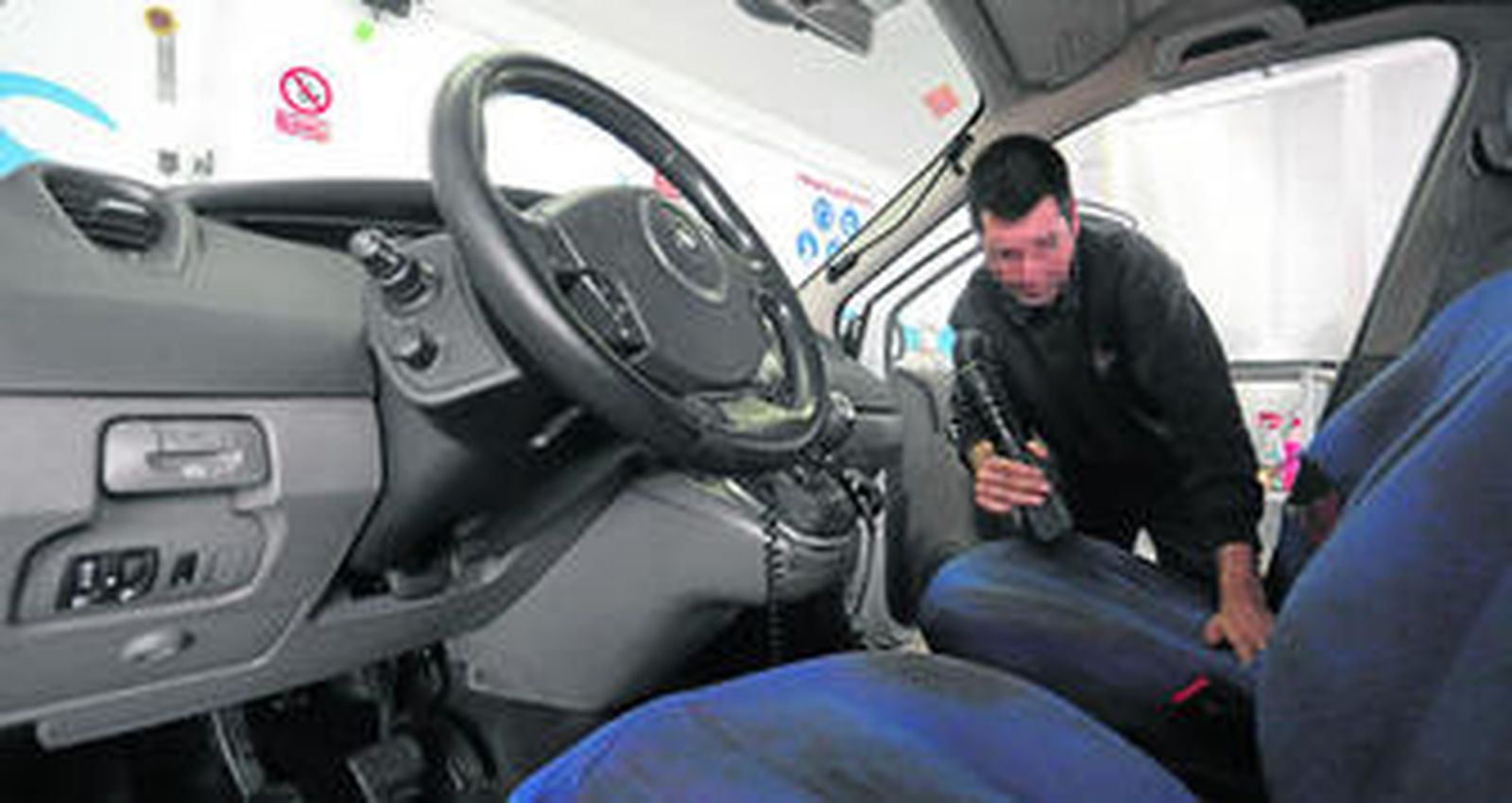 Un trabajador de Aspromanis.