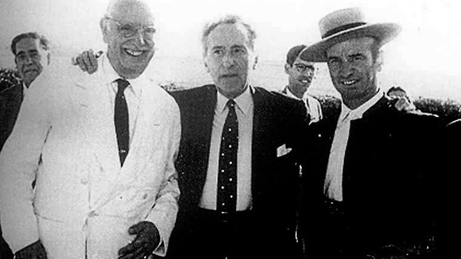 Huéspedes ilustres en Los Alburejos, José María Pemán y Jean Cocteau.