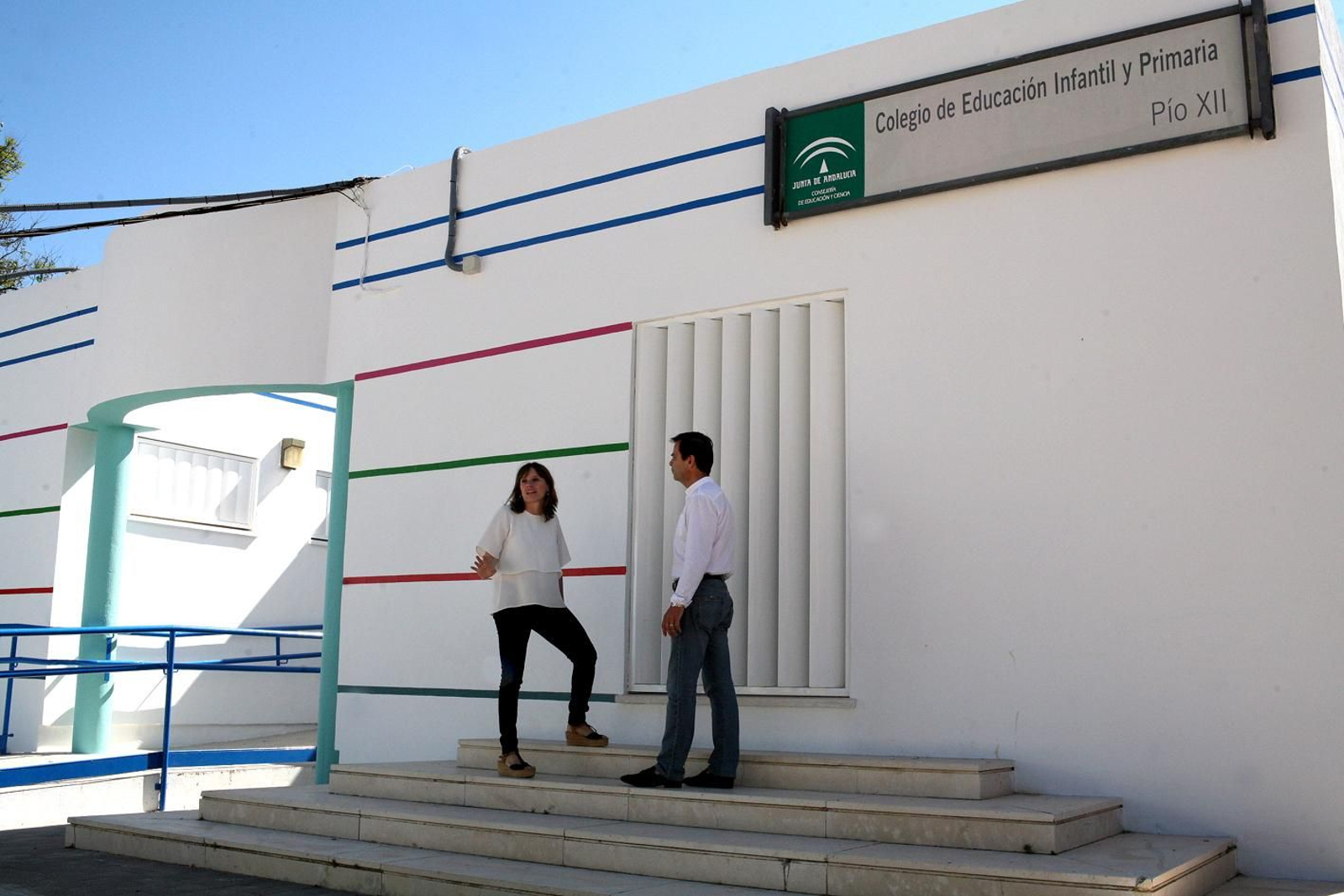 La delegada municipal de Educación, Laura Álvarez, durante una visita al colegio Pío XII.