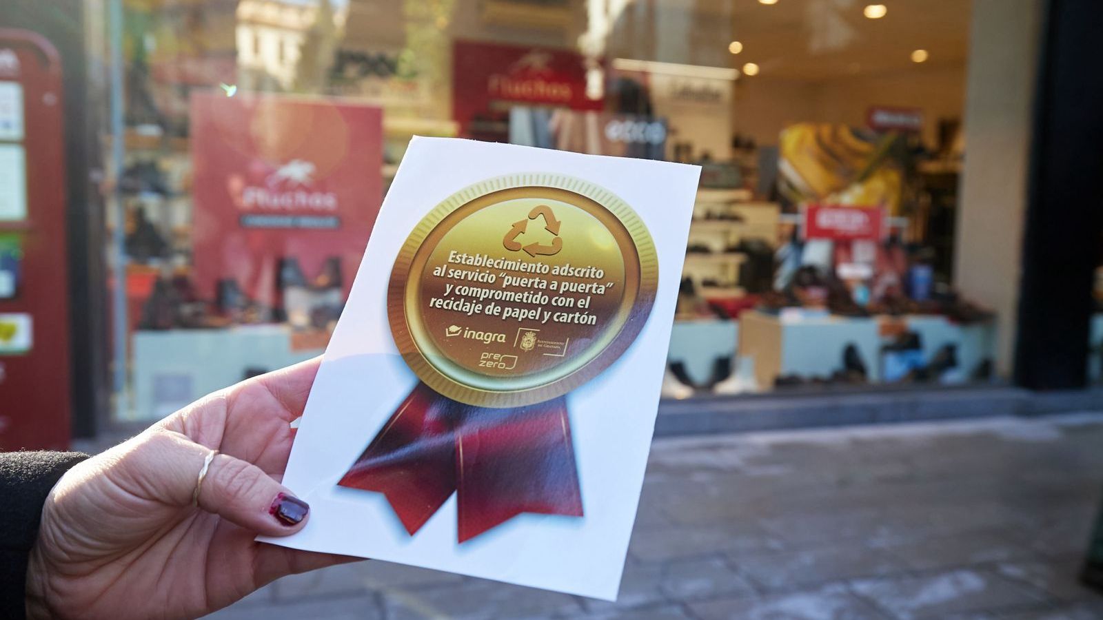 Imagen del distintivo que se exhibirá en los comercios concienciados con el medio ambiente