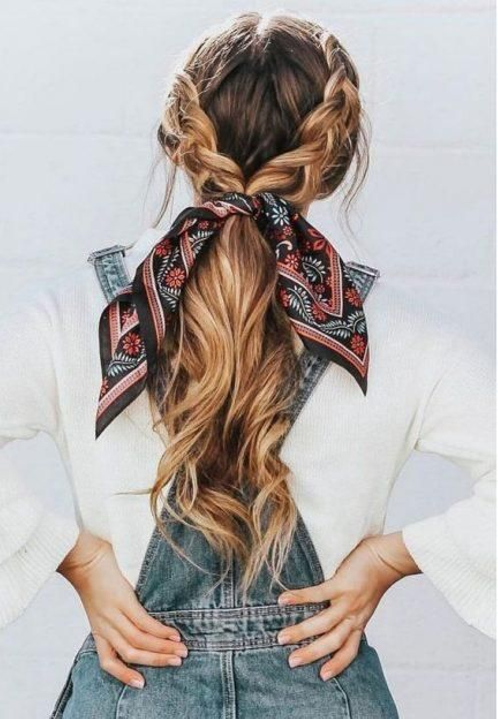 Las 30 formas más originales de llevar un pañuelo en tus looks de verano