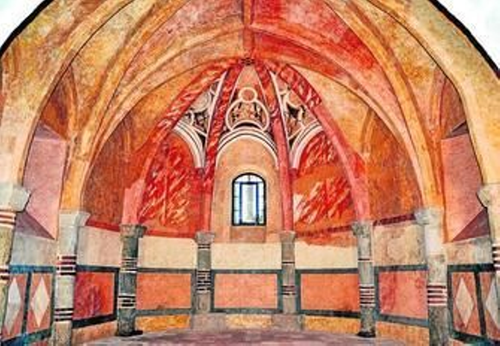 Vista del interior (arriba) y del exterior (abajo) de la ermita de San Pedro.