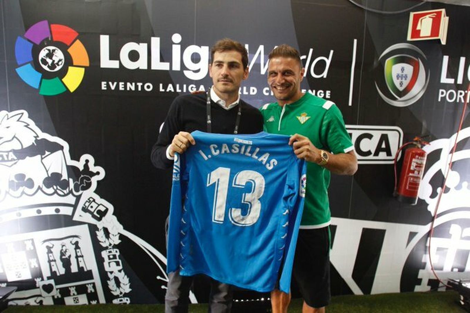 Casillas posa junto a Joaquín.