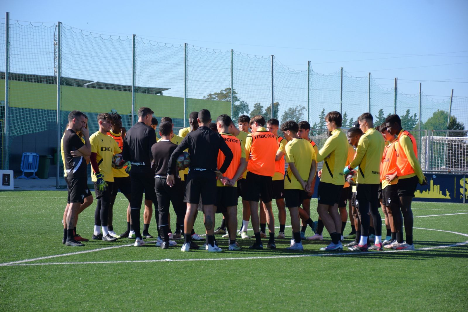 Jugadores del Mirandilla en una sesión en El Rosal.