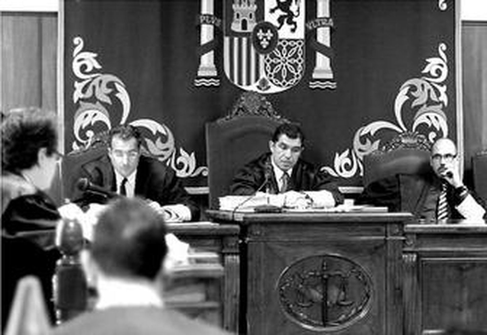 Los tres magistrados del tribunal, durante la vista sobre el recurso celebrada el pasado 20 de enero.