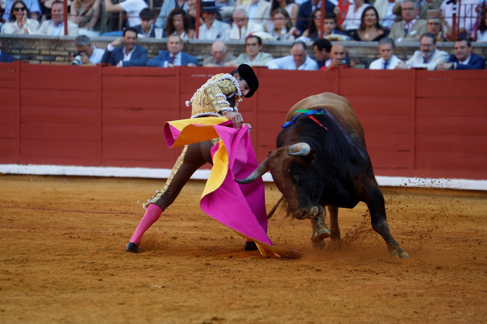 Manuel Román, Juan Ortega y Roca Rey, en la plaza de toros de Córdoba