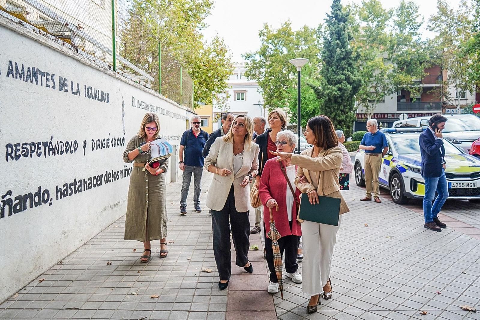 Carazo, en la visita de barrio a Genil.