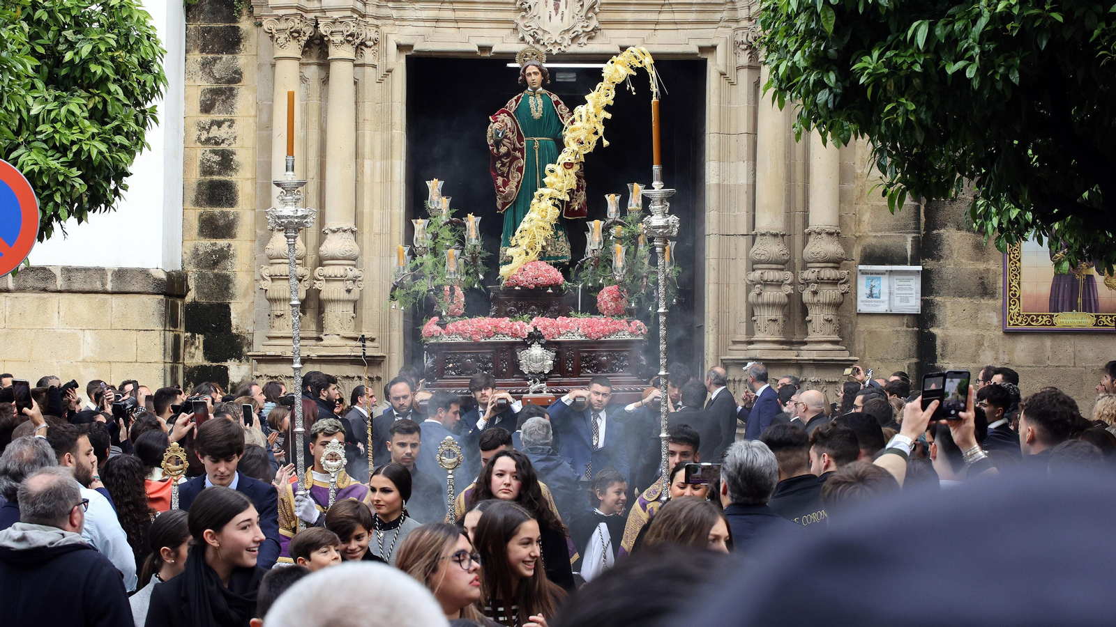 Las Viñas y El Cristo vuelven a sus templos