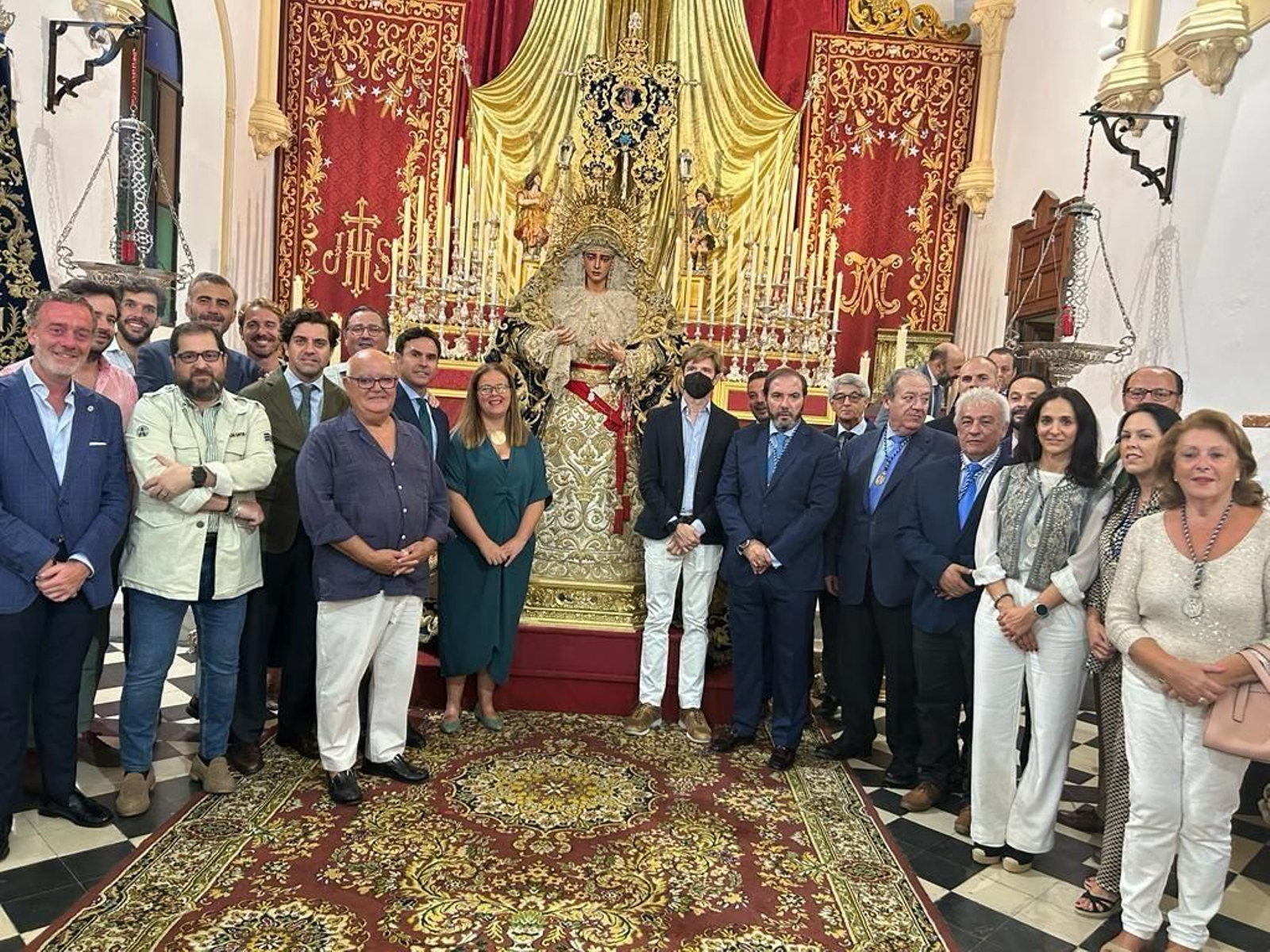 Foto de familia tras el acto que nombra a la Virgen de la Estrella como Patrona de los donantes de órganos en Jerez