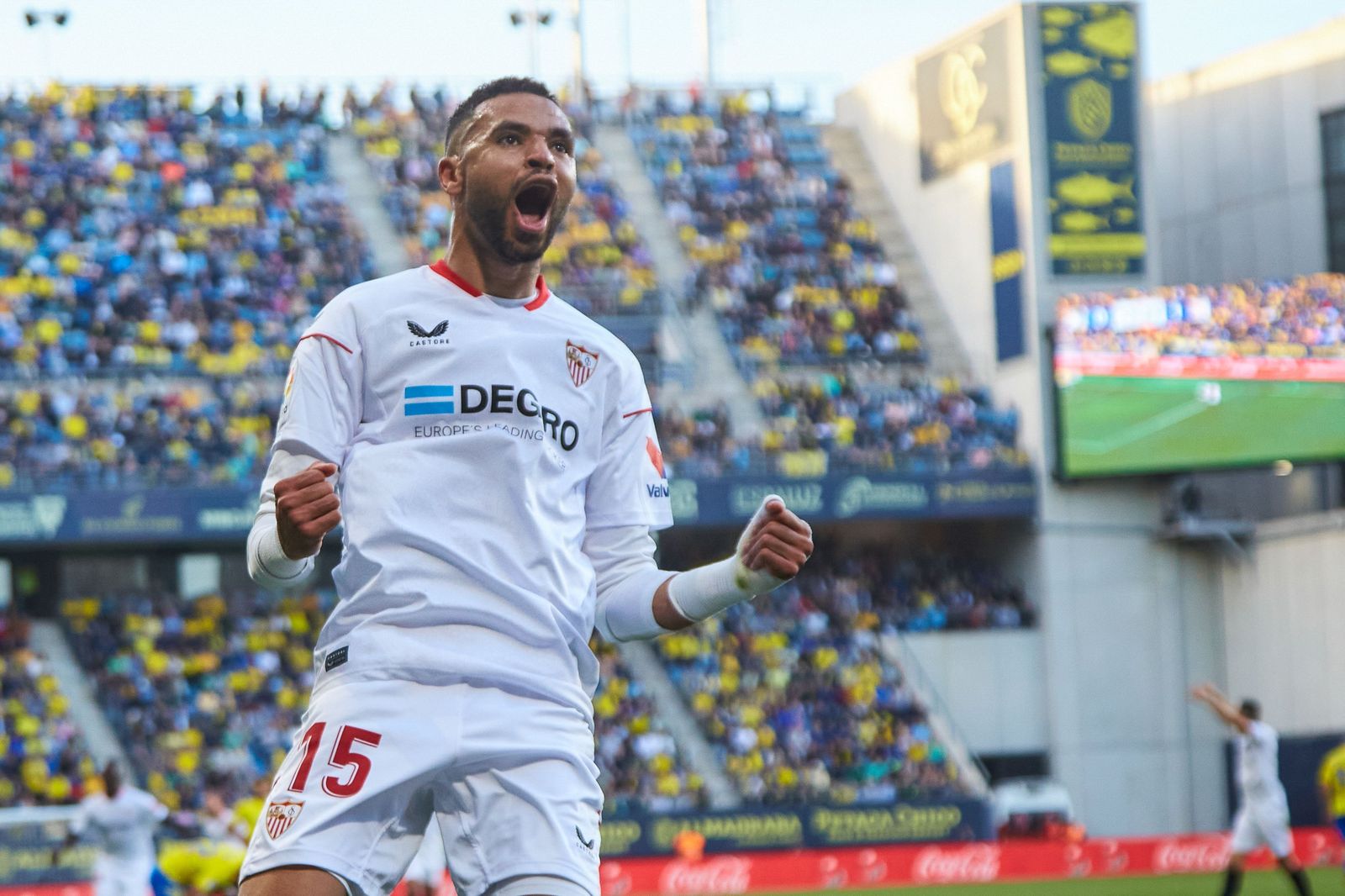 En-Nesyri celebra el gol que aseguraba el triunfo sevillista.