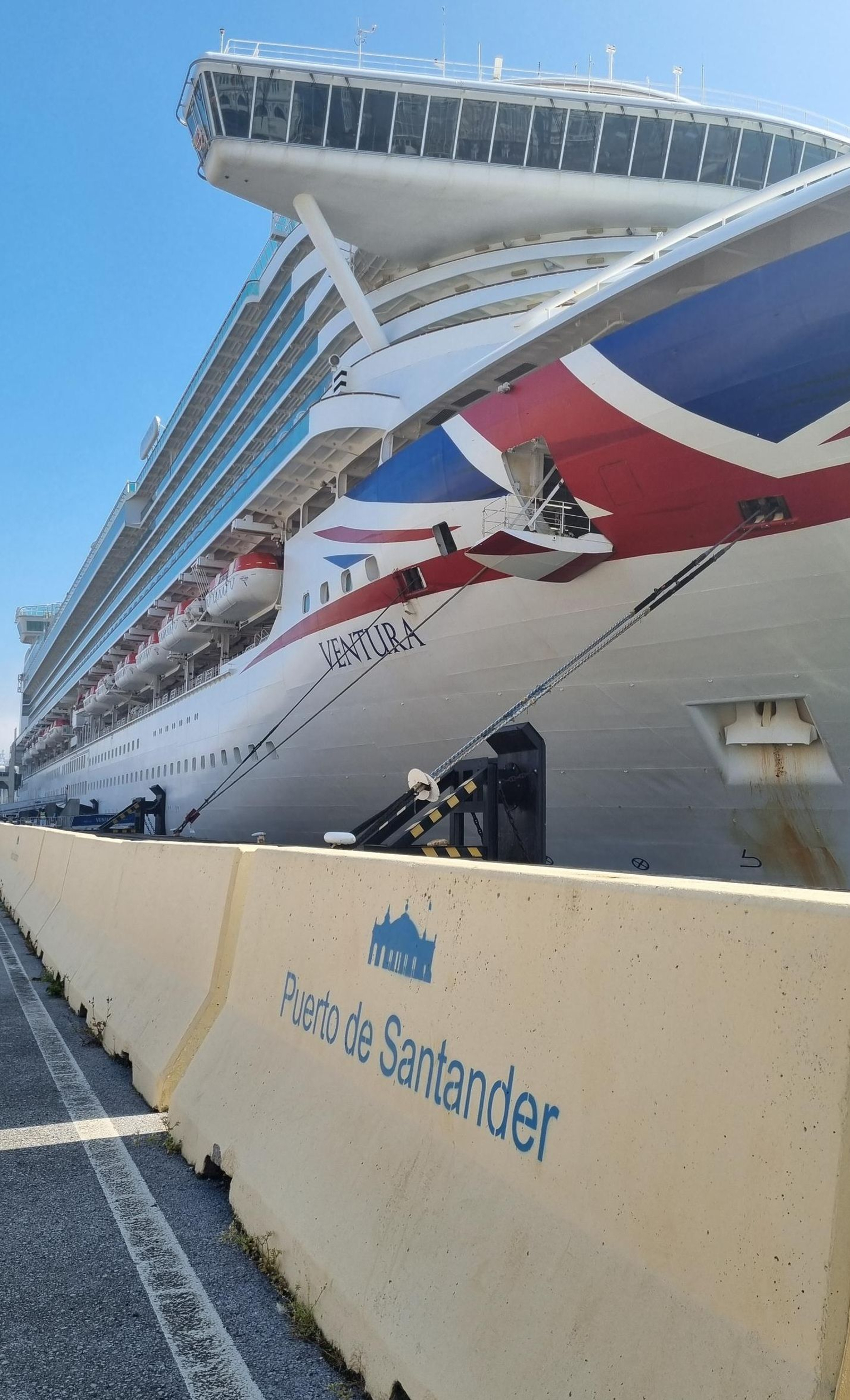 El Ventura, durante una de sus escalas en el puerto de Santander El Ventura, durante una de sus escalas en el puerto de Santander