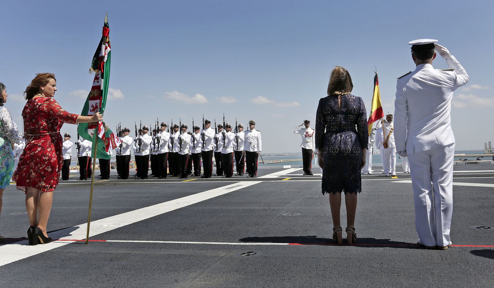 Entrega de la corbata de la Provincia a la bandera de la flota del Juan Carlos I