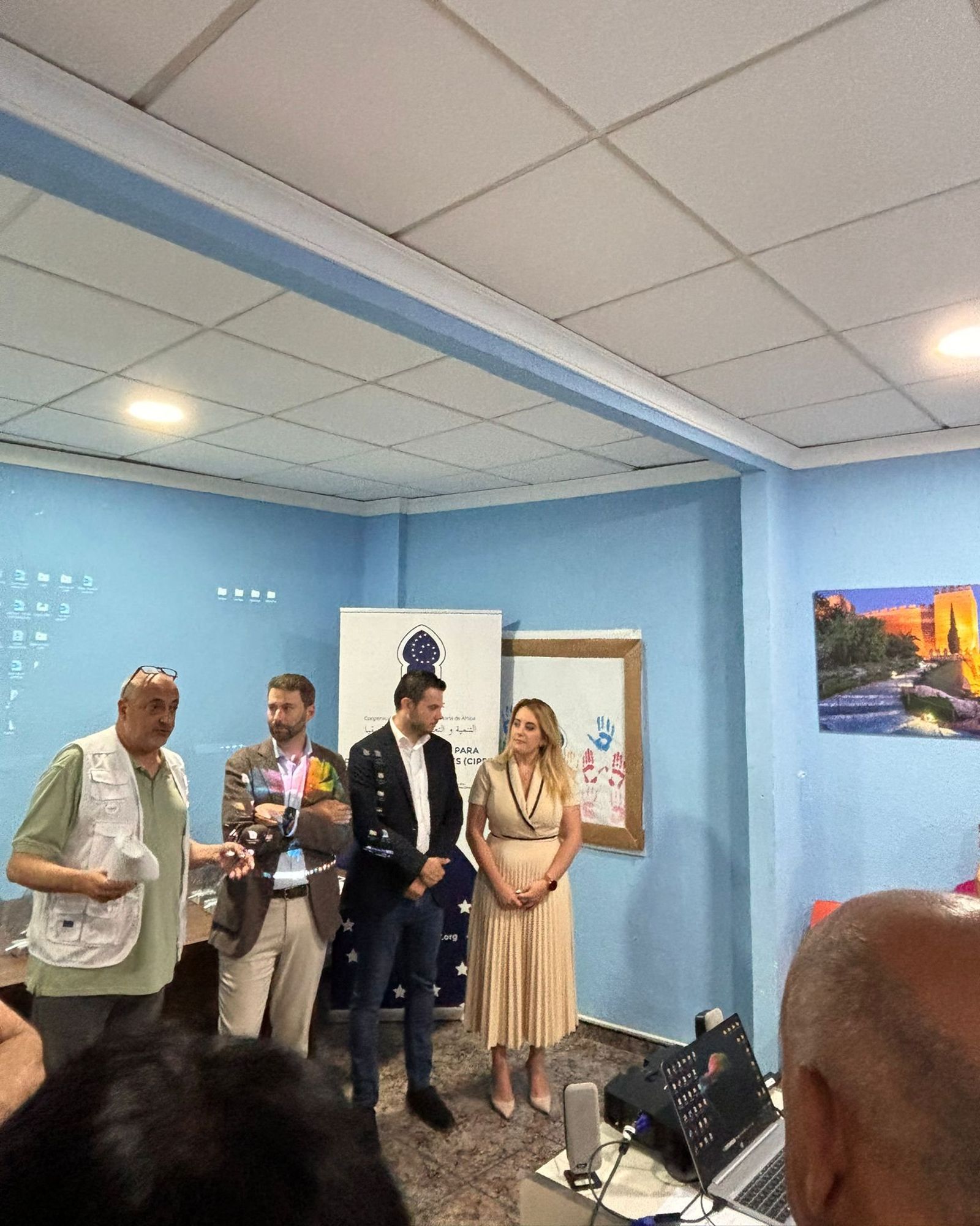 Momento de la entrega del premio a los representantes de los ayuntamientes de Albox, Arboleas y Almería