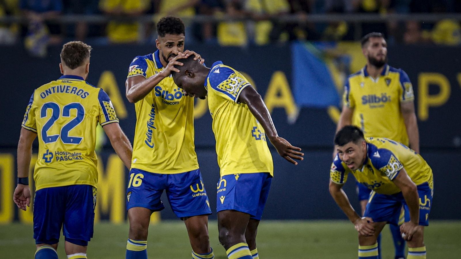 Búscate entre las fotos del partido de fútbol Cádiz CF - CD Tenerife de la Liga Hypermotion