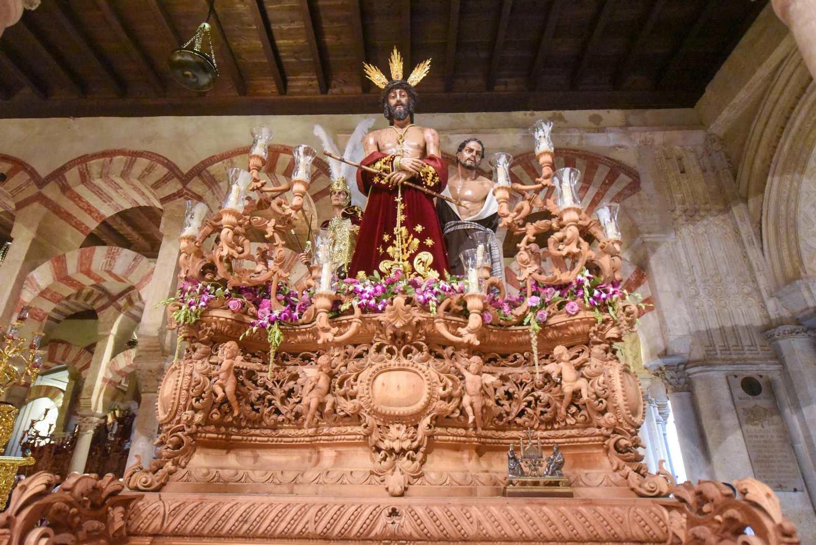 Las mejores fotos de las imágenes del Magno Vía Crucis en la Catedral de Córdoba