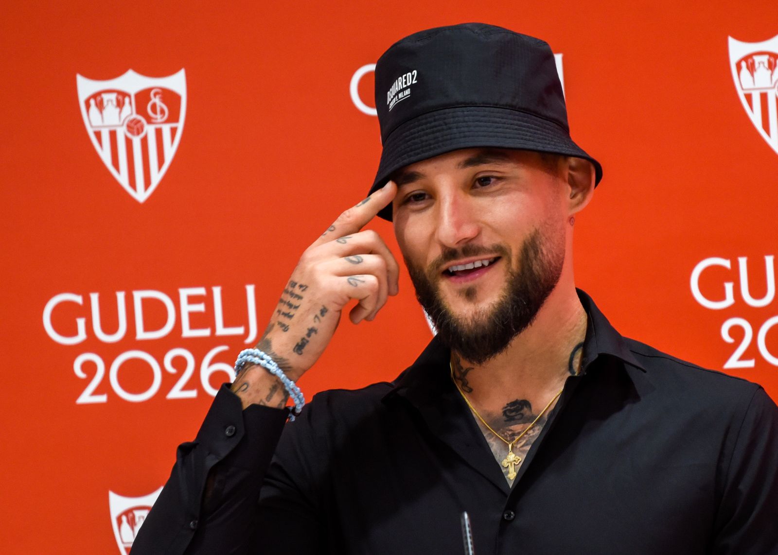 Las imágenes del acto para anunciar la renovacón de Gudelj