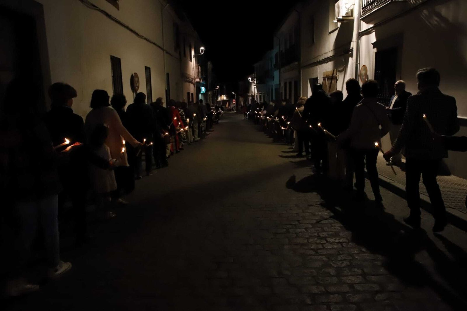 Viernes santo en Villanueva de Córdoba: la procesión de la Soledad en imágenes