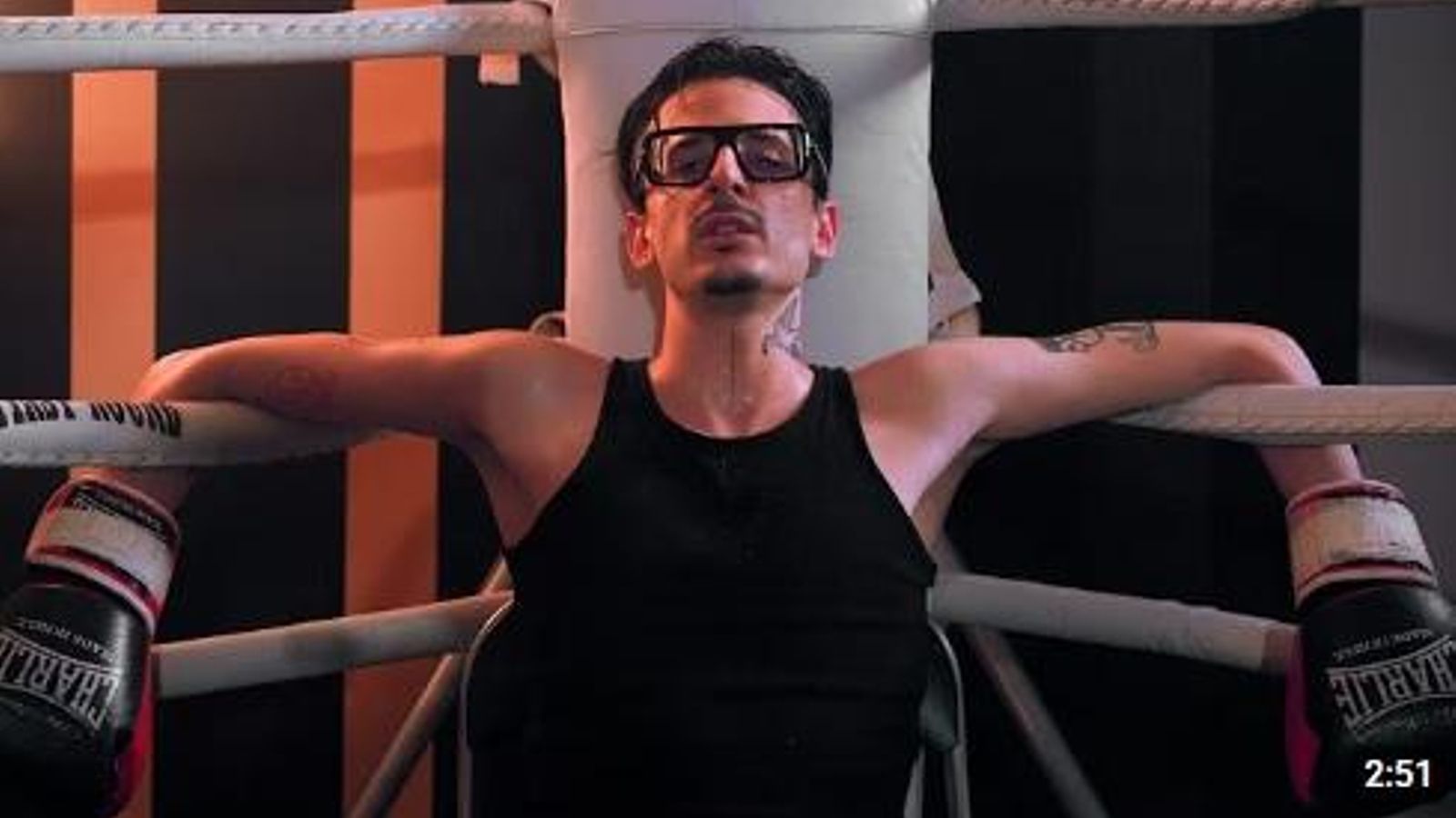 RickyEdit en uno de los momentos del videoclip de la canción 'Lo Siento' RickyEdit en uno de los momentos del videoclip de la canción 'Lo Siento'