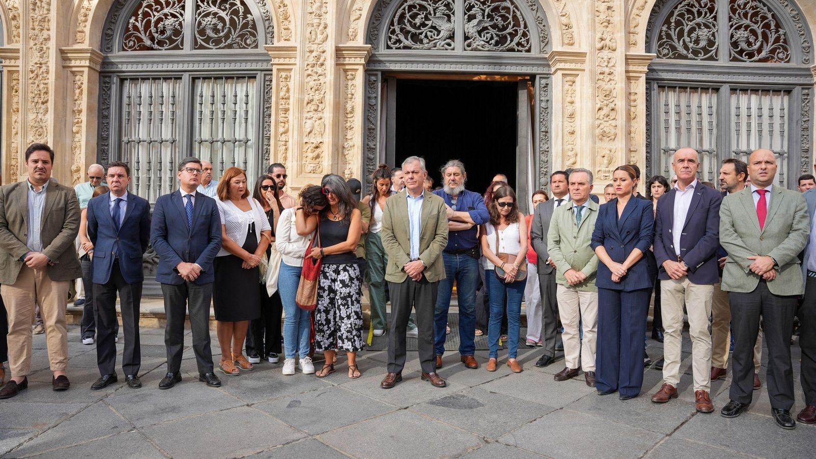 Concentración en el Ayuntamiento de Sevilla.