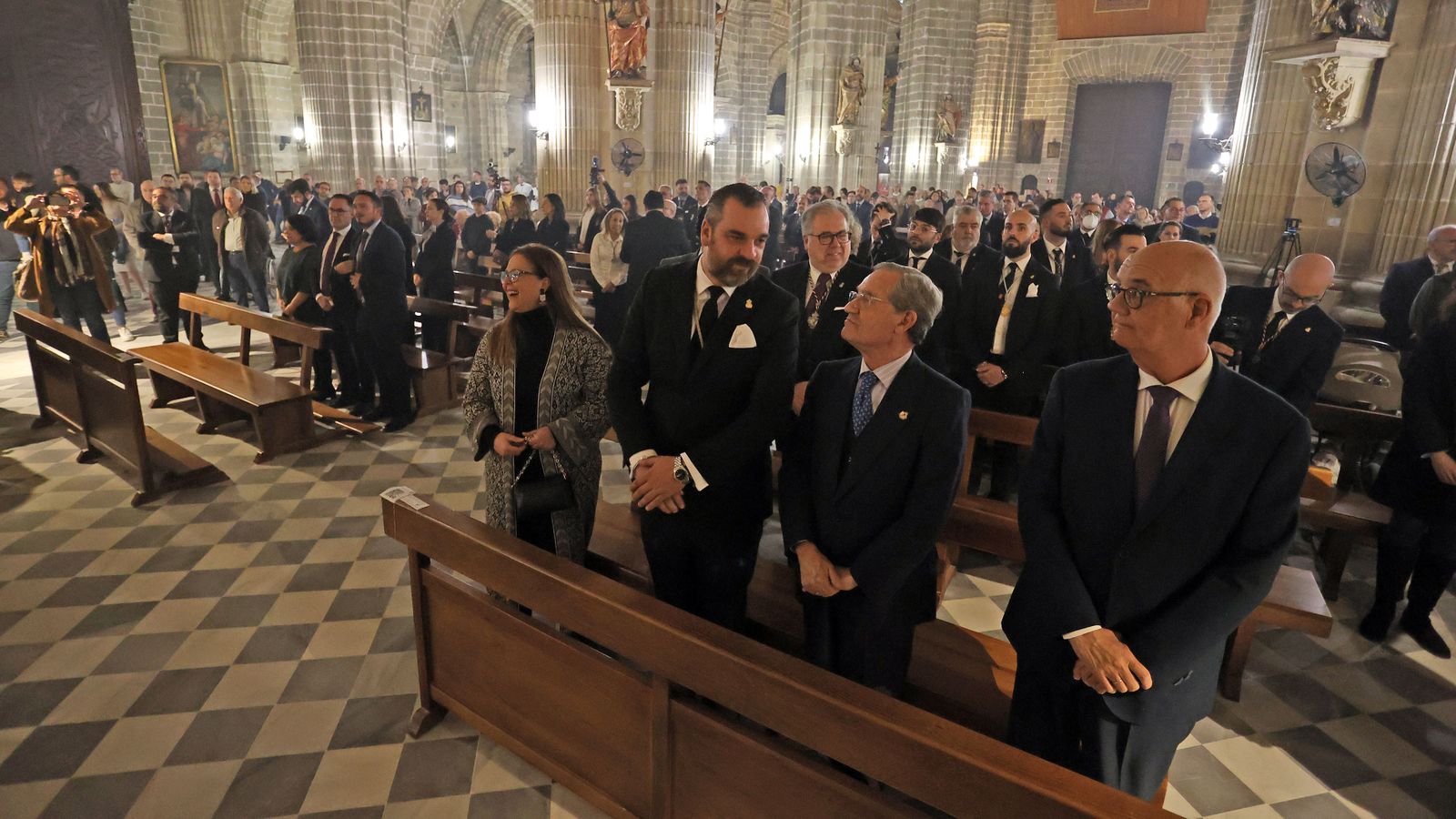 Vía Crucis de las hermandades con Nuestro Padre Jesús del Consuelo en la Catedral