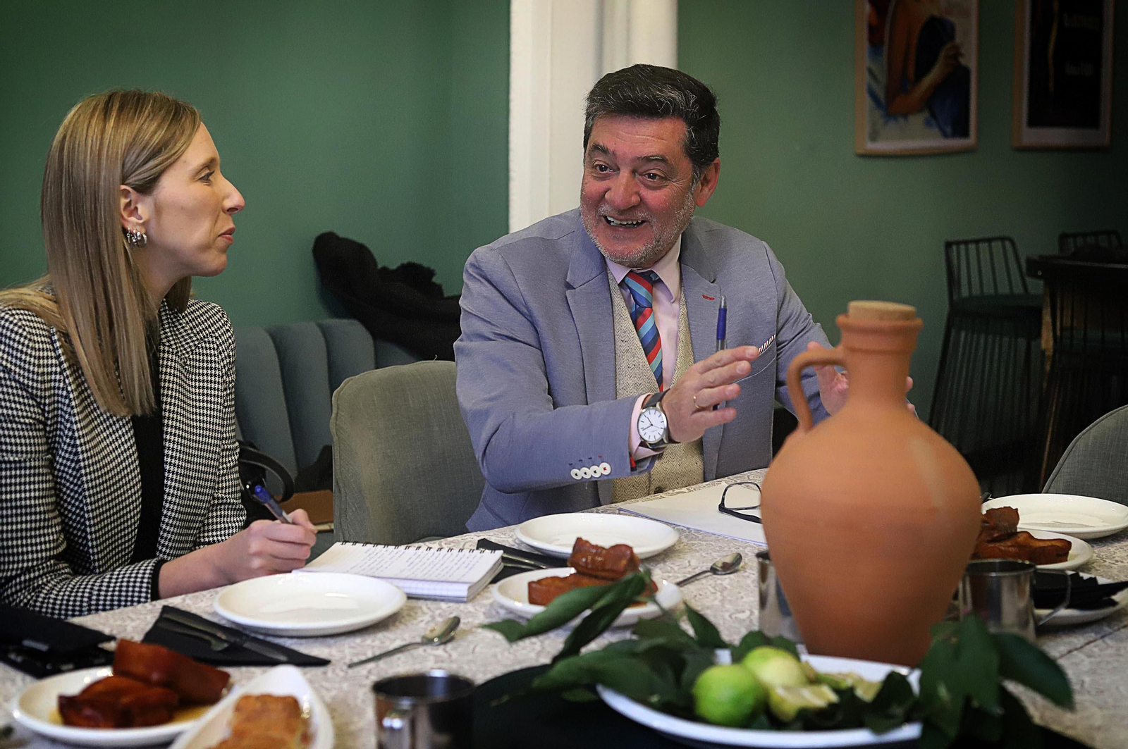 Imágenes de la tertulia cofrade "El Aguaó" de Huelva Información