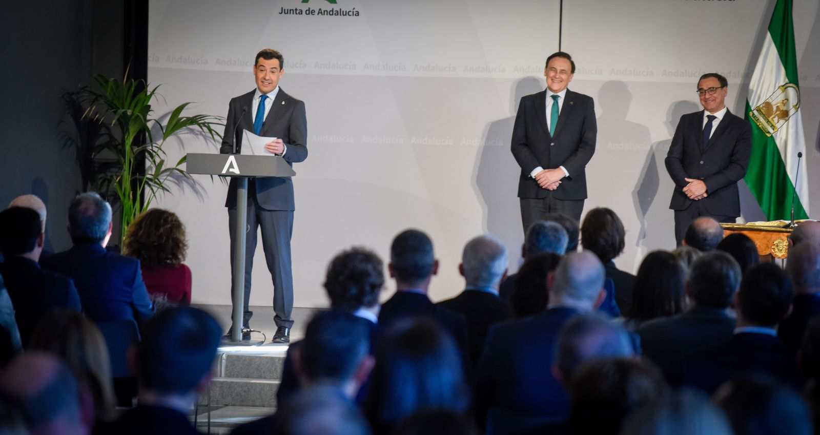 El rector de la Universidad de Almería, José Joaquín Céspedes, ha tomado posesión de su cargo