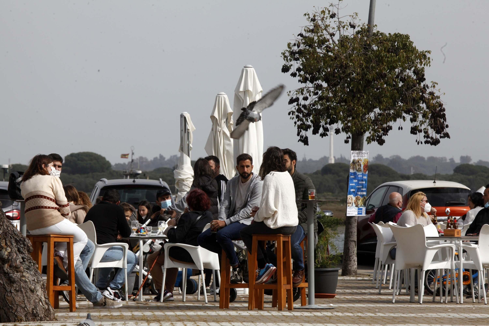 Ambiente en las terrazas de El Rompido y Punta Umbría durante este sábado.