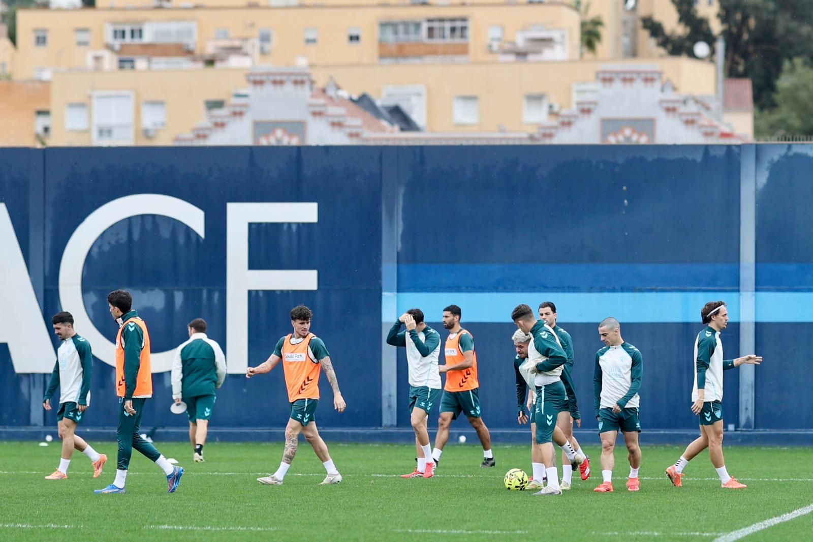 El Málaga CF ya juega el partido ante la Cultural Leonesa