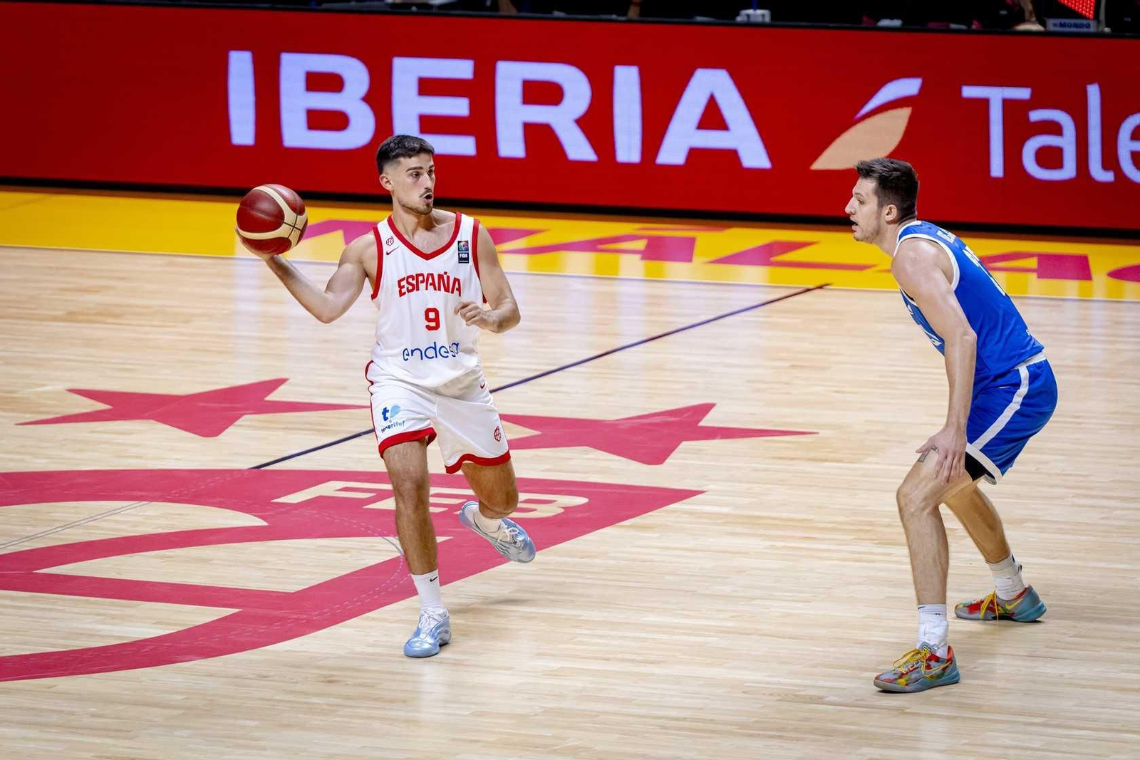 España B-República Checa, en fotos