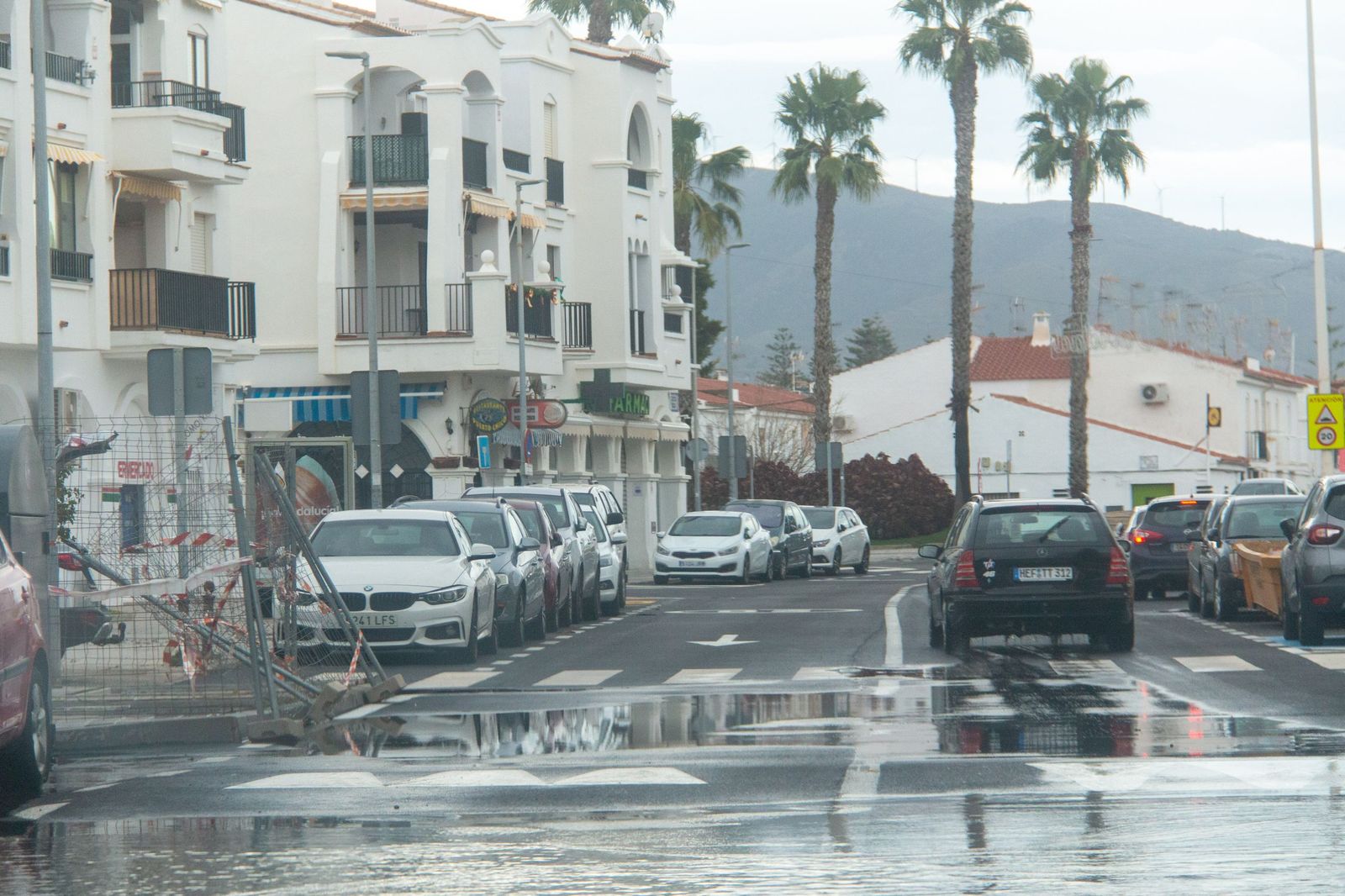 El temporal se ceba con Playa Granada