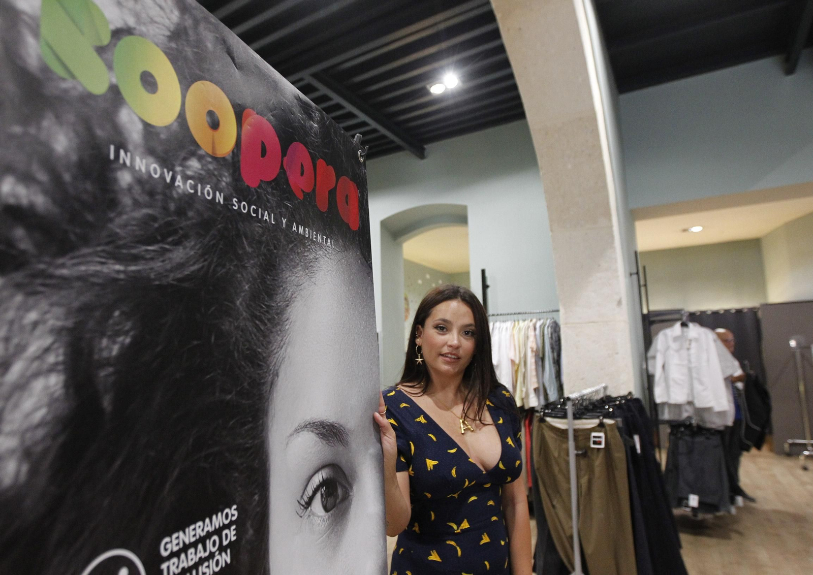 Fotogalería influencers en tienda Koopera Store Caritas Almería