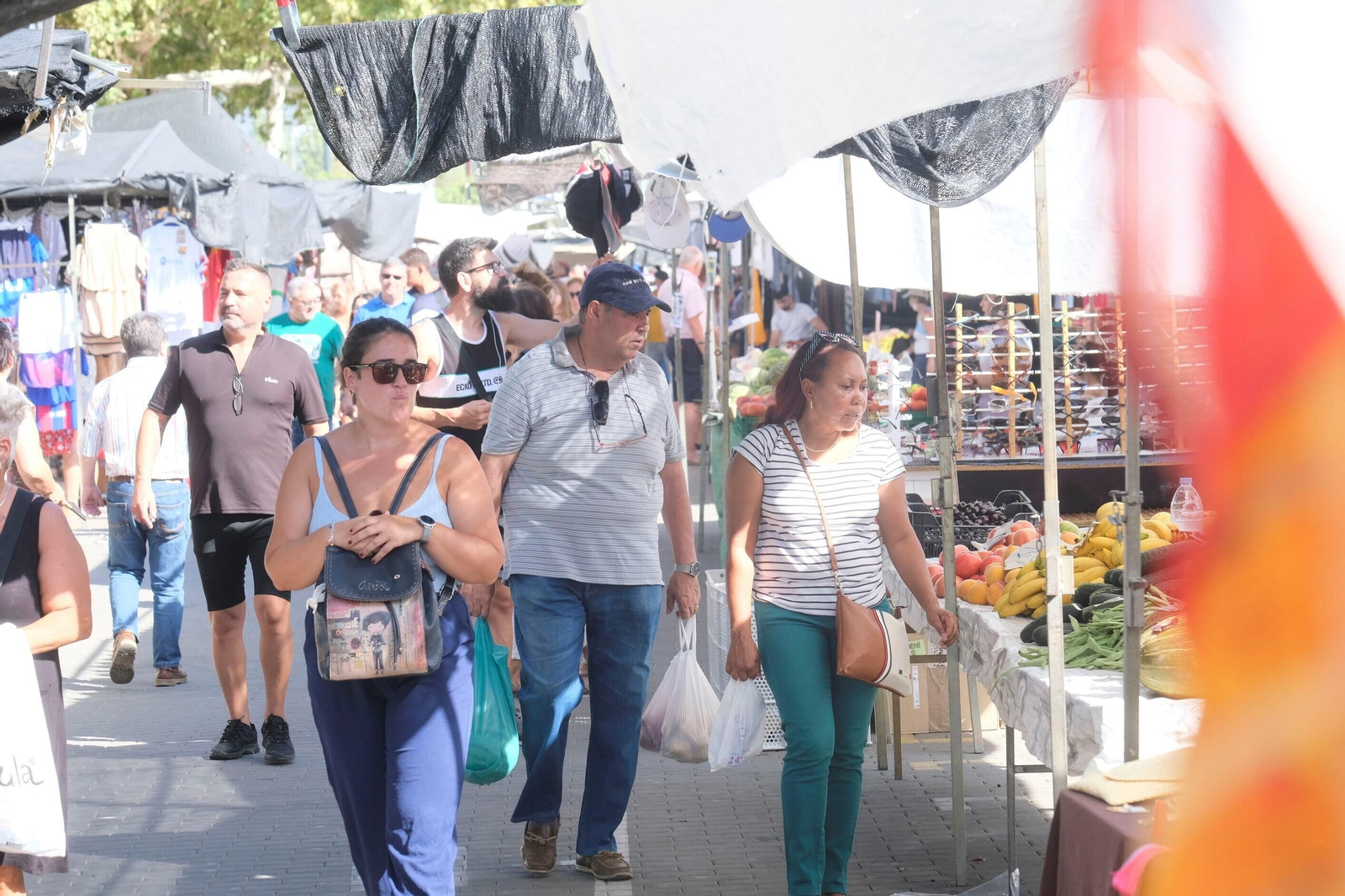 Un paseo en fotografías por el mercadillo de El Arenal un día de agosto Un paseo en fotografías por el mercadillo de El Arenal un día de agosto