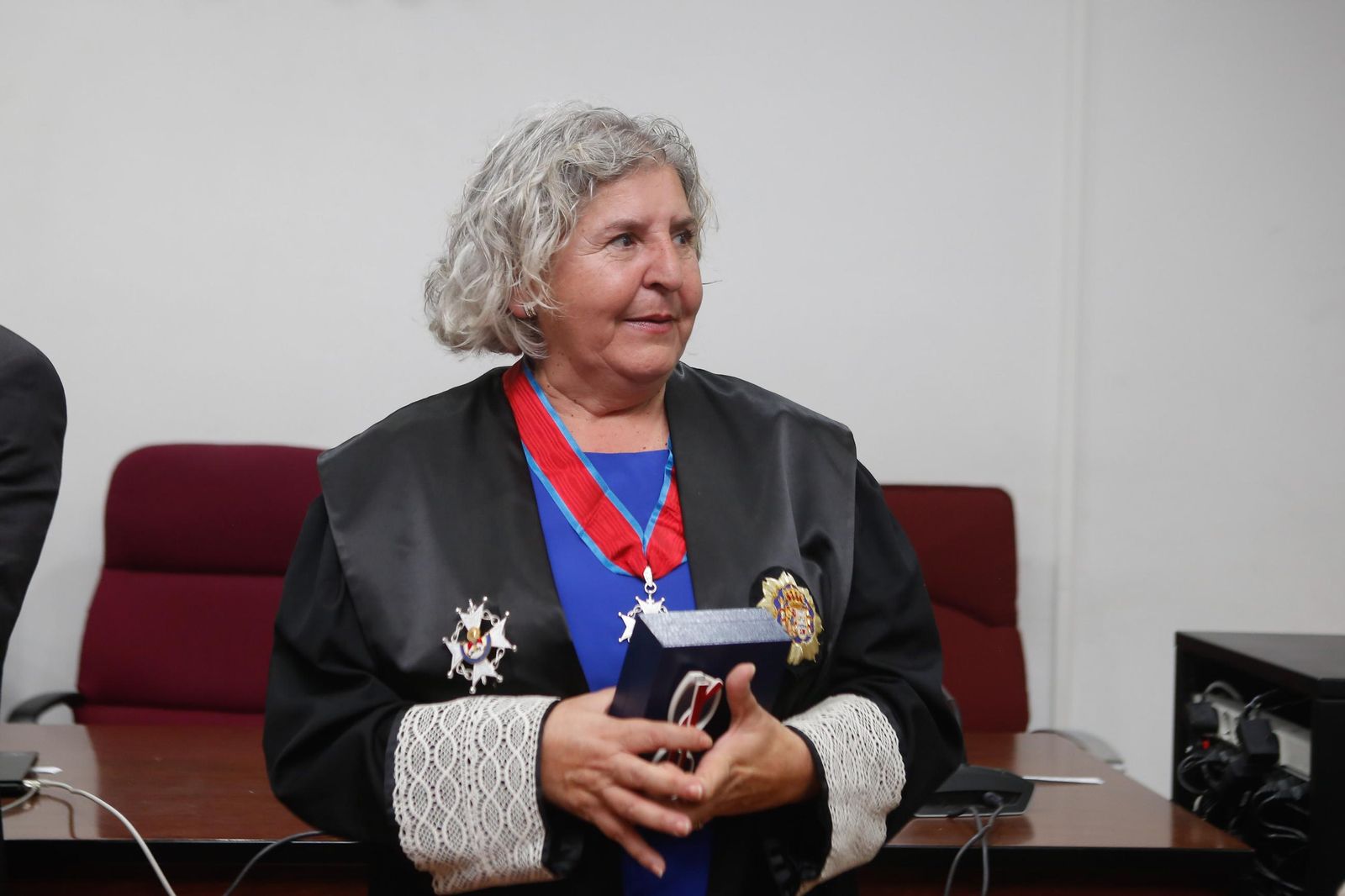 Fotos de la imposición de la Cruz de San Raimundo de Peñafort a la jueza María José Sanz Alcázar en Algeciras