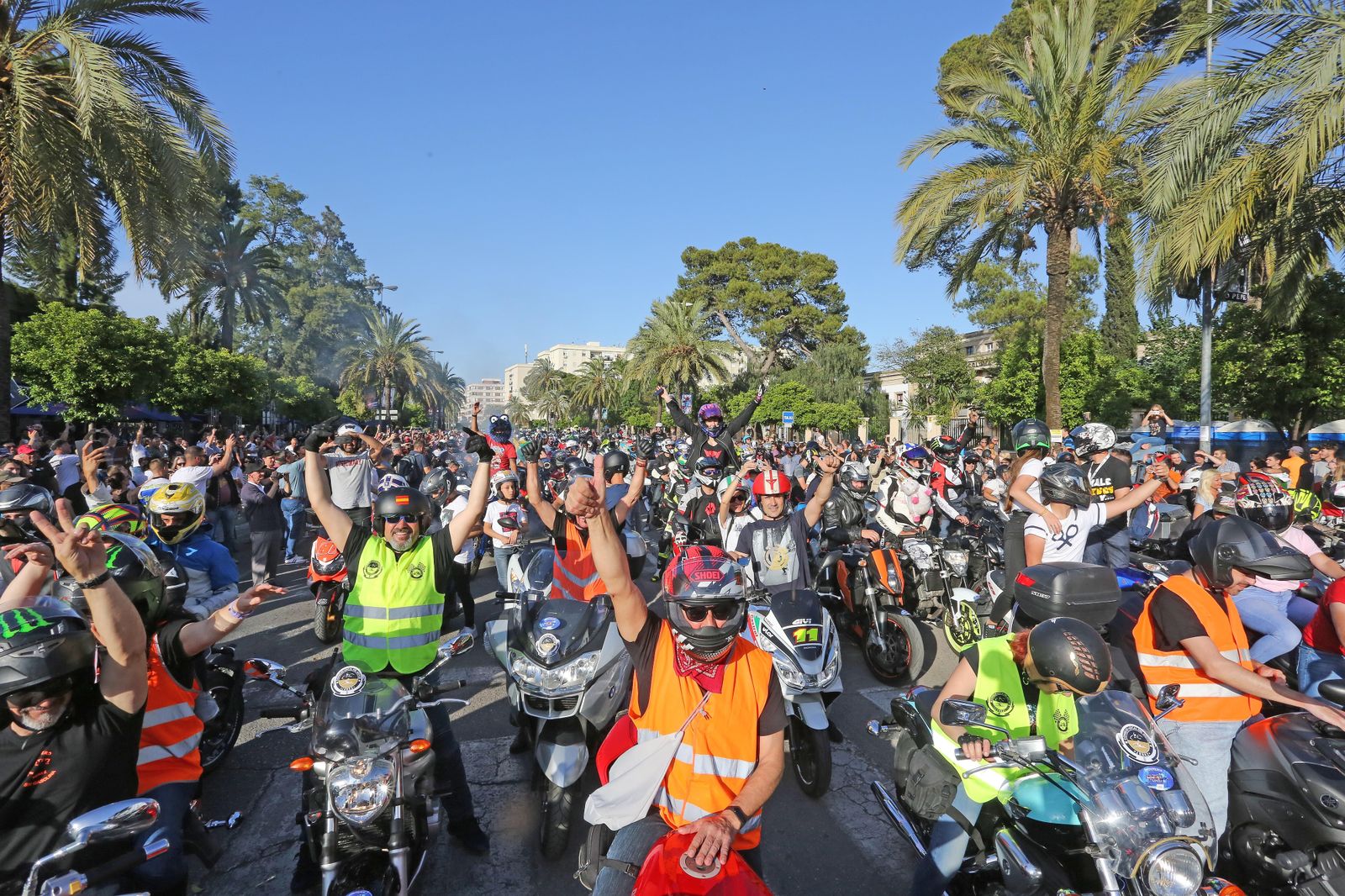 Imágenes de ambiente y caravana motera en Jerez