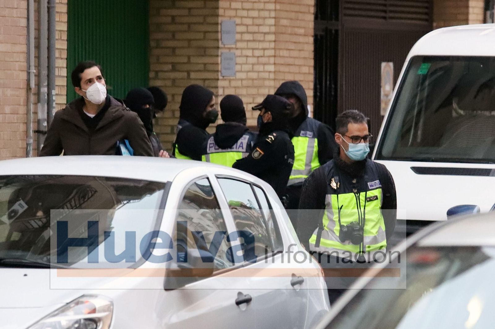 Imágenes de la intervención de la Policía Nacional al desmantelar un almacén de droga en la calle Nicolás Orta