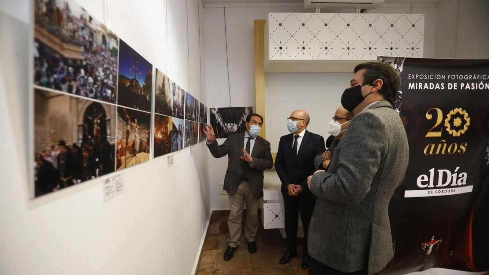 Exposición fotográfica 'Miradas de Pasión' en el Palacio de Viana, en fotografías.