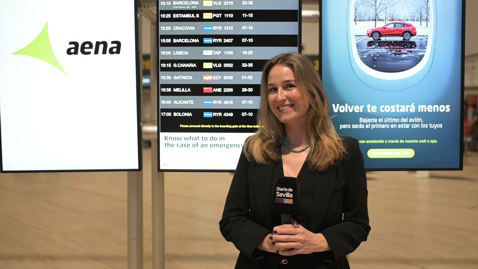 Ambiente en el aeropuerto de Sevilla en los vuelos hacia Roma por el Cachorro