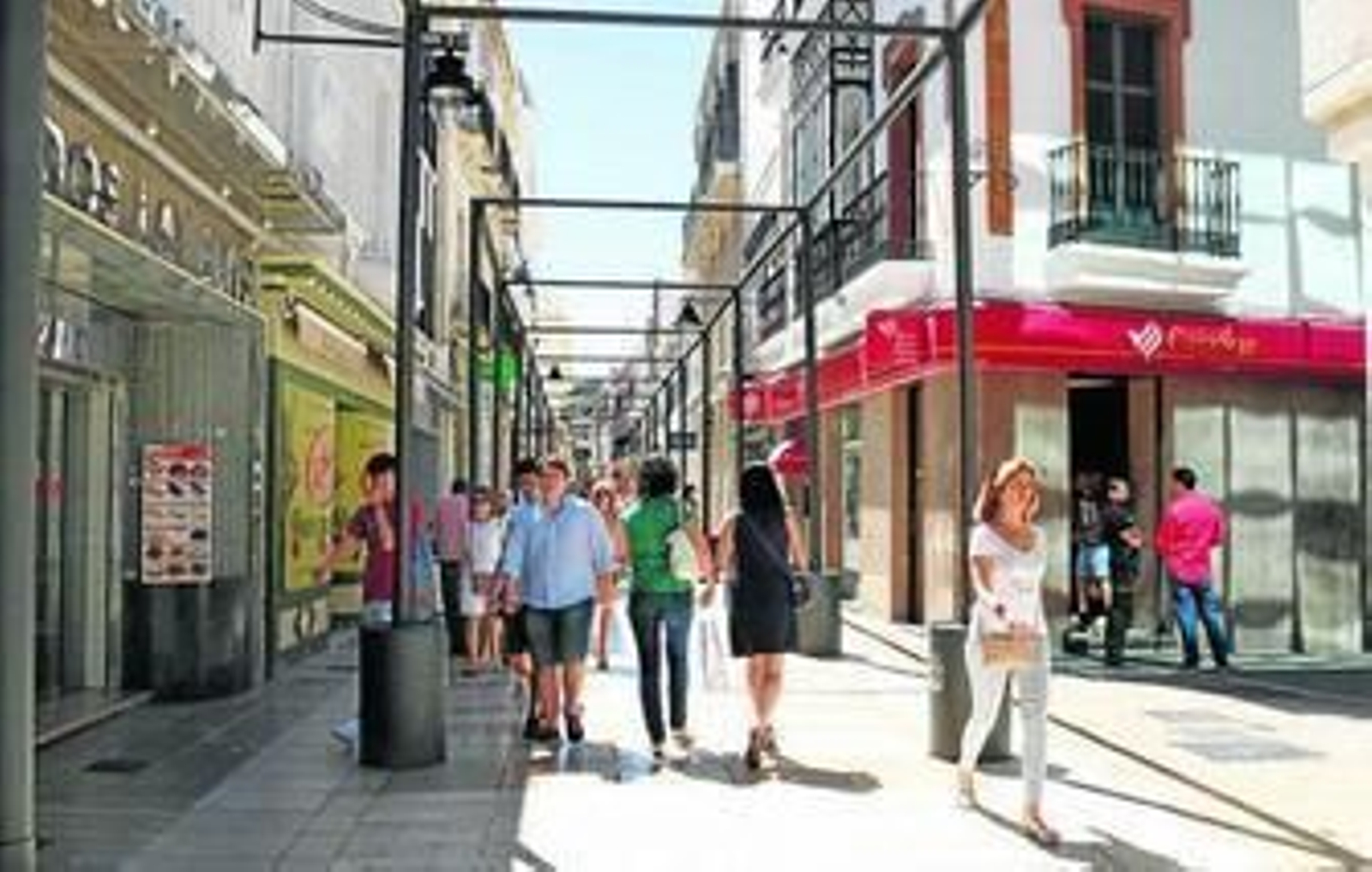 La estructura del entoldado ya se había instalado ayer en la calle Concepción.