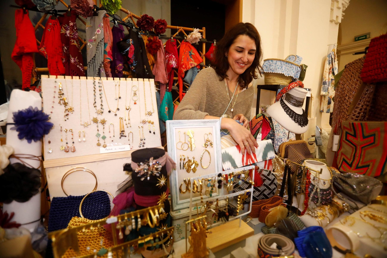 El Baratillo de Primavera de Adevida abre sus puertas, en imágenes